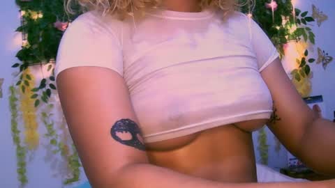 Snapshot of crysrus chatting on 12-23-24, 01:08 crysrus online show from 12-23-24, 01:08