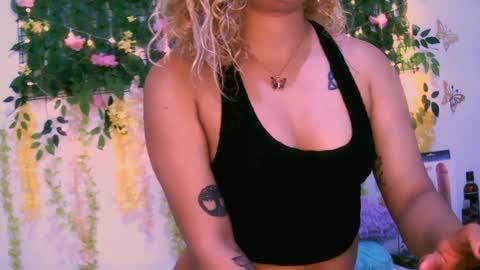 Snapshot of crysrus chatting on 12-24-24, 08:27 crysrus online show from 12-24-24, 08:27