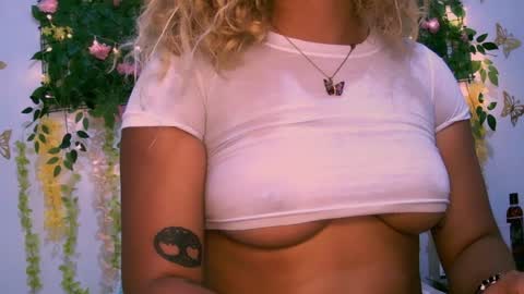 Snapshot of crysrus chatting on 01-18-25, 09:45 crysrus online show from 01-18-25, 09:45