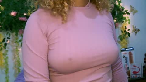 Snapshot of crysrus chatting on 02-06-25, 02:44 crysrus online show from 02-06-25, 02:44