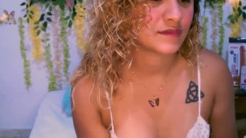 Snapshot of crysrus chatting on 02-16-25, 10:32 crysrus online show from 02-16-25, 10:32