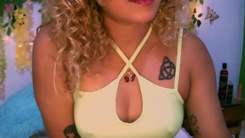 Snapshot of crysrus chatting on 02-26-25, 01:21 crysrus online show from 02-26-25, 01:21