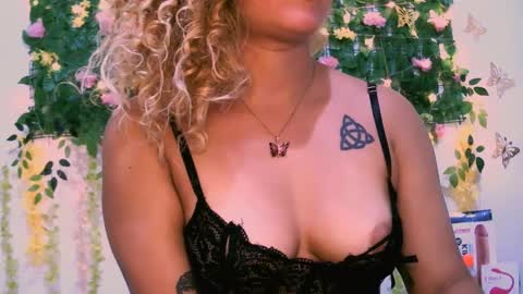 Snapshot of crysrus chatting on 03-09-25, 12:21 crysrus online show from 03-09-25, 12:21