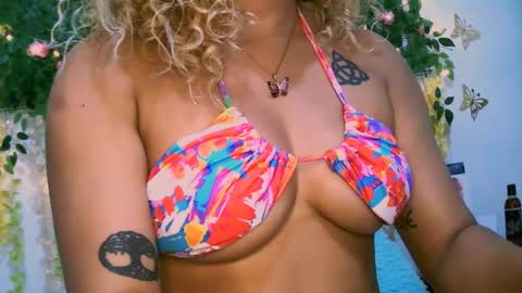 Snapshot of crysrus chatting on 03-12-25, 03:57 crysrus online show from 03-12-25, 03:57