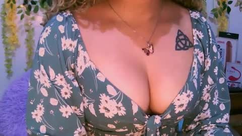 Snapshot of crysrus chatting on 09-21-25, 12:12 crysrus online show from 09-21-25, 12:12