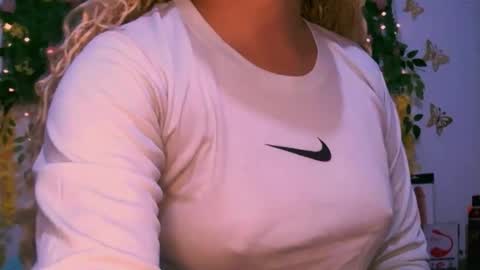 Snapshot of crysrus chatting on 11-13-25, 12:42 crysrus online show from 11-13-25, 12:42