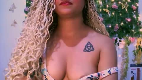 Snapshot of crysrus chatting on 11-22-25, 01:59 crysrus online show from 11-22-25, 01:59