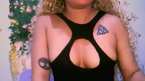 Snapshot of crysrus chatting on 11-23-25, 11:48 crysrus online show from 11-23-25, 11:48