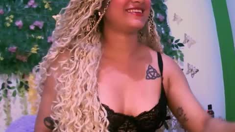 Snapshot of crysrus chatting on 11-26-25, 10:33 crysrus online show from 11-26-25, 10:33