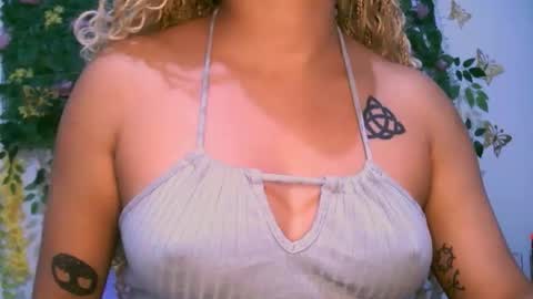 Snapshot of crysrus chatting on 11-30-25, 01:20 crysrus online show from 11-30-25, 01:20