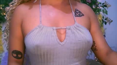 Snapshot of crysrus chatting on 12-01-25, 12:04 crysrus online show from 12-01-25, 12:04