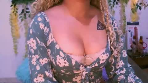 Snapshot of crysrus chatting on 12-05-25, 02:09 crysrus online show from 12-05-25, 02:09