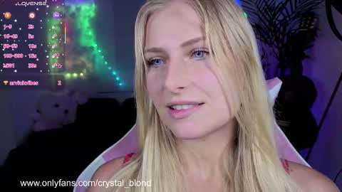 Snapshot of crystal_blond chatting on 10-03-25, 10:07 Crystal online show from 10-03-25, 10:07