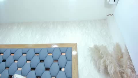 crystal_sm online show from 11-10-25, 03:05