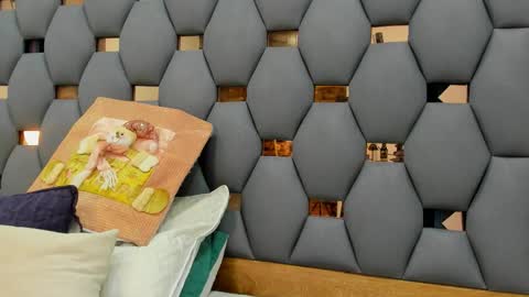 crystal_sm online show from 12-04-25, 03:05