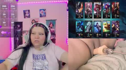 Snapshot of crystal_velvet01 chatting on 02-12-26, 01:55 crystal online show from 02-12-26, 01:55