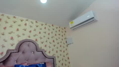 Snapshot of crystal_watson0 chatting on 05-15-26, 01:40 Milf Latina online show from 05-15-26, 01:40