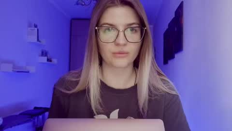 crystalblush01 online show from 05-05-26, 11:29