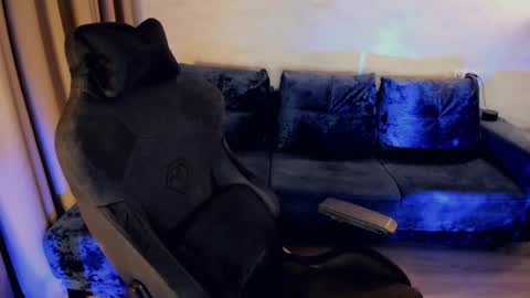 crystalemily online show from 02-24-25, 08:14