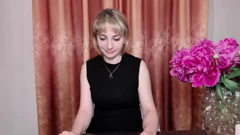 Snapshot of crystalfever_ chatting on 06-04-26, 07:53 Mary online show from 06-04-26, 07:53