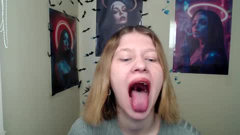 Stella online show from 03-09-25, 07:23