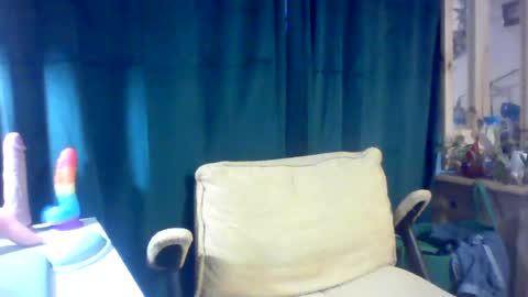 Snapshot of crystalizzzee chatting on 06-17-26, 01:34 Herekittykitty69 online show from 06-17-26, 01:34
