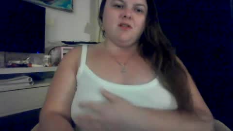 Snapshot of crystalizzzee chatting on 06-18-26, 02:23 Herekittykitty69 online show from 06-18-26, 02:23