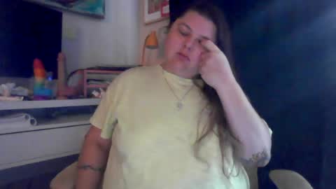 Snapshot of crystalizzzee chatting on 06-19-26, 02:43 Herekittykitty69 online show from 06-19-26, 02:43