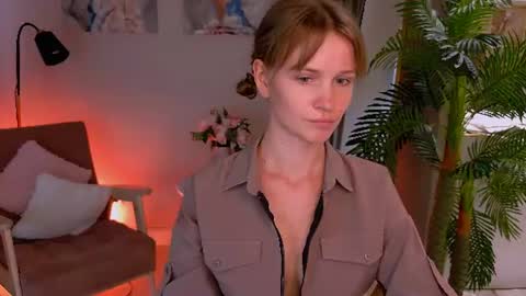 Snapshot of crystalkris_ chatting on 06-14-26, 01:57 Crystal online show from 06-14-26, 01:57