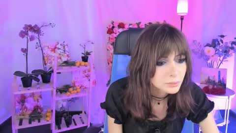 Snapshot of crystallbloom chatting on 12-21-25, 07:21 crystallbloom online show from 12-21-25, 07:21