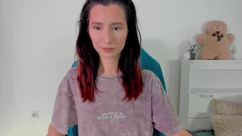 Snapshot of crystalnut chatting on 11-20-25, 03:07 Maria online show from 11-20-25, 03:07