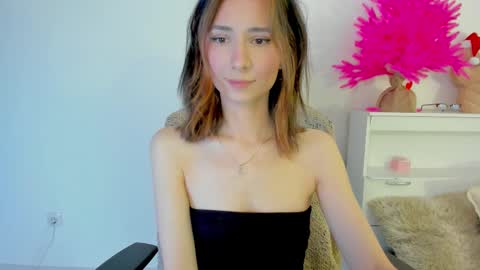 Snapshot of crystalnut chatting on 01-18-26, 01:31 Maria online show from 01-18-26, 01:31
