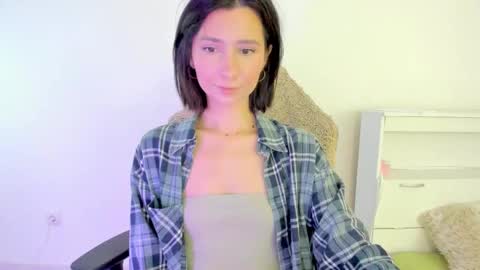 Snapshot of crystalnut chatting on 03-18-26, 02:04 Maria online show from 03-18-26, 02:04