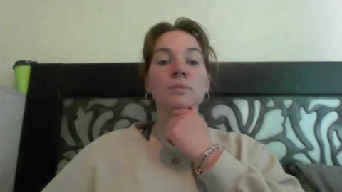Snapshot of crystalvelvet chatting on 05-15-26, 03:19 crystalvelvet online show from 05-15-26, 03:19
