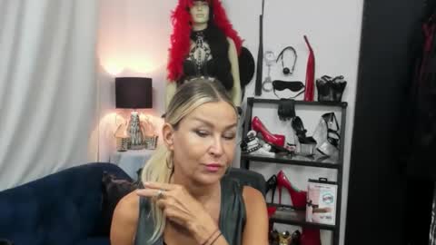 CrystalHotty online show from 09-10-25, 04:34