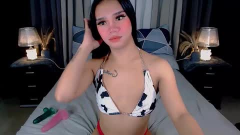 Snapshot of crytastal_lust1212 chatting on 09-29-25, 08:52 bea takashi online show from 09-29-25, 08:52