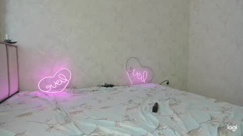 Snapshot of cuddlies2 chatting on 12-23-24, 04:33 cuddlies2 online show from 12-23-24, 04:33