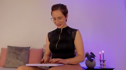 Leonela online show from 01-06-25, 04:55