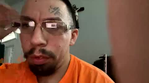 Snapshot of cuete2100 chatting on 12-14-25, 04:34 cuete2100 online show from 12-14-25, 04:34