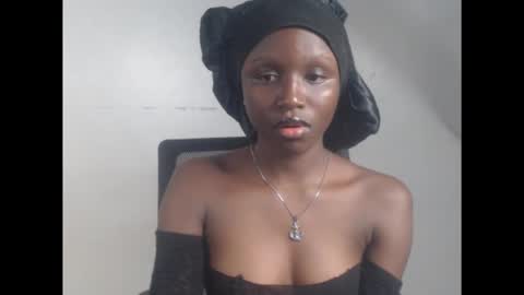 Snapshot of cum_ebony_xsecret chatting on 12-15-25, 07:29 sophie online show from 12-15-25, 07:29