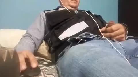 Snapshot of cumbian_chero chatting on 09-19-25, 06:08 cumbian_chero online show from 09-19-25, 06:08