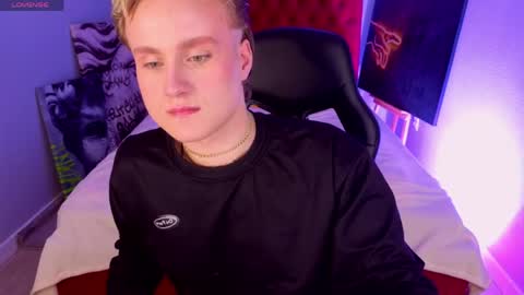 Snapshot of cumboydoll chatting on 05-06-26, 01:49 Ellio online show from 05-06-26, 01:49