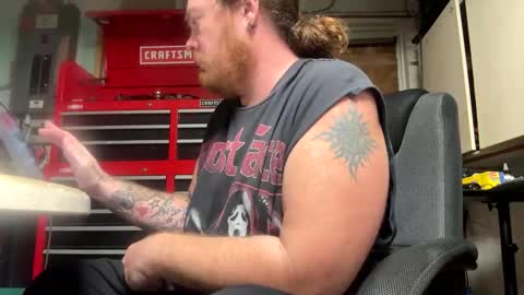 Snapshot of cumdaddyy92 chatting on 09-26-25, 04:38 cumdaddyy92 online show from 09-26-25, 04:38