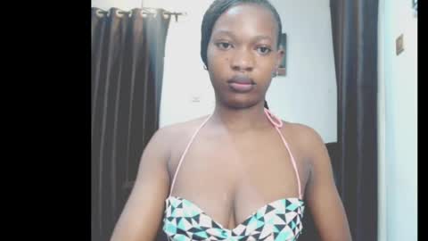 Snapshot of cumebony_petit chatting on 04-21-26, 07:03 cumebony_petit online show from 04-21-26, 07:03