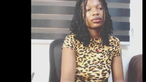 Snapshot of cumebony_petit chatting on 05-08-26, 06:41 cumebony_petit online show from 05-08-26, 06:41