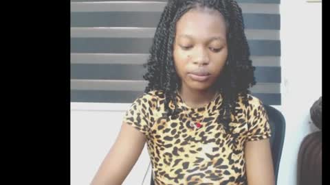 Snapshot of cumebony_petit chatting on 05-09-26, 06:40 cumebony_petit online show from 05-09-26, 06:40