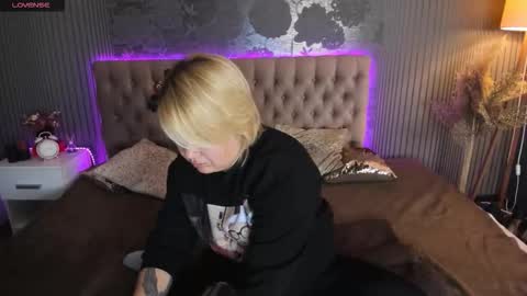 CurlyDreams online show from 10-20-25, 05:30