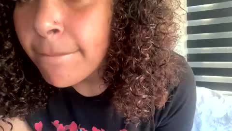 Snapshot of curlygoddess777 chatting on 10-20-25, 07:03 curlygoddess777 online show from 10-20-25, 07:03
