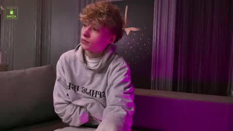 Snapshot of curlytwinkboy chatting on 04-22-26, 04:15 KEVIN online show from 04-22-26, 04:15