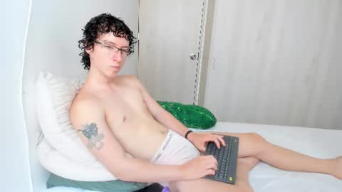 Snapshot of curlyytwink chatting on 07-01-26, 03:01 Noah online show from 07-01-26, 03:01